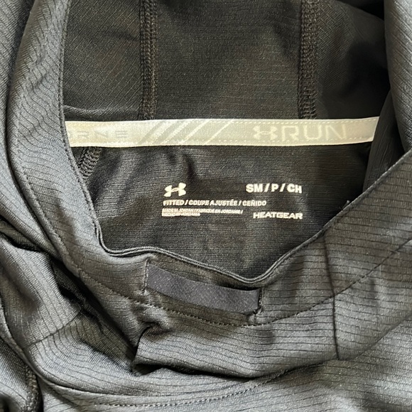 Under Armour Hooded Run Shirt - Picture 2 of 6